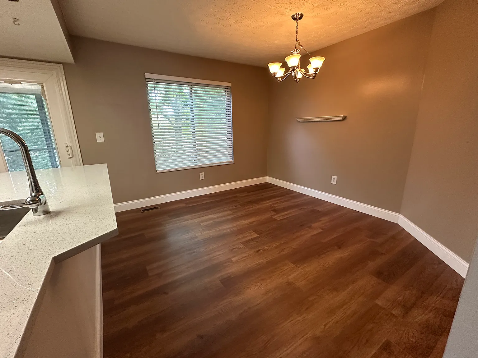 2 bed, 1.5 bath, 1630 sqft, $2,200 — Photo 4