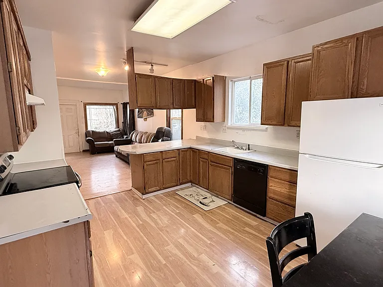 527 S Sullivan St — Photo 5
