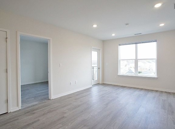 3rd image of 587 Connecticut Ave #204