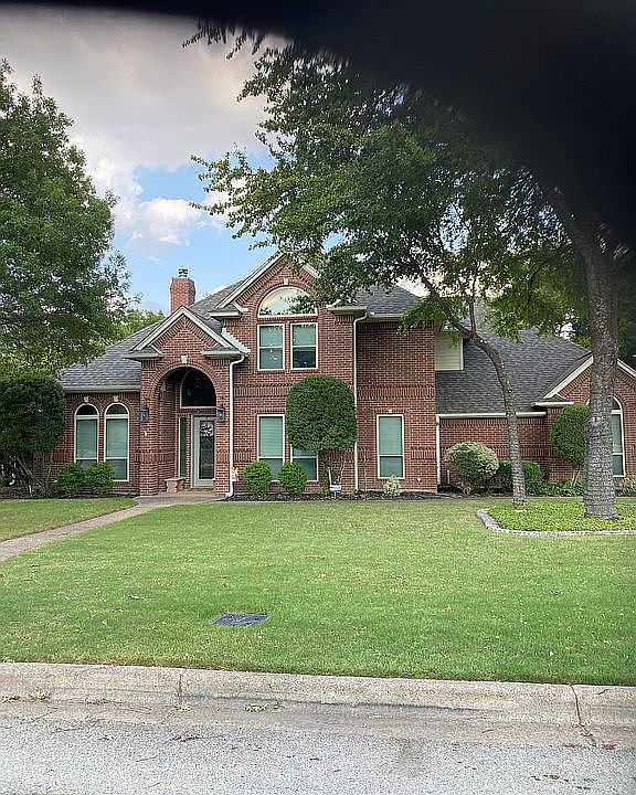 1st image of 10104 Rolling Hills Ct