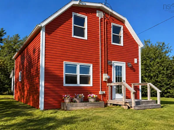 96 Ocean View Dr, Neils Harbour, NS B0C 1G0