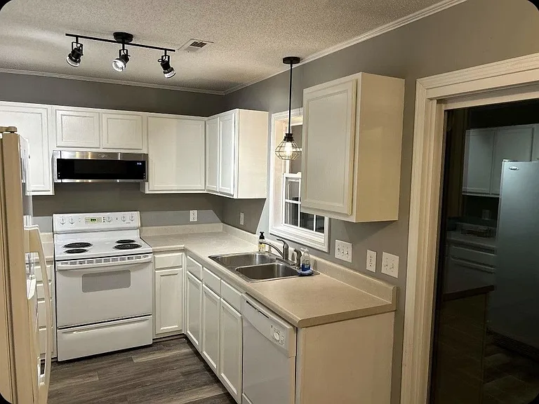 104 Ryan Glenn Dr — Photo 4