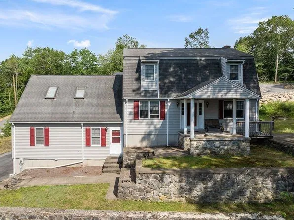 215 Manila Ave, Woonsocket, RI 02895