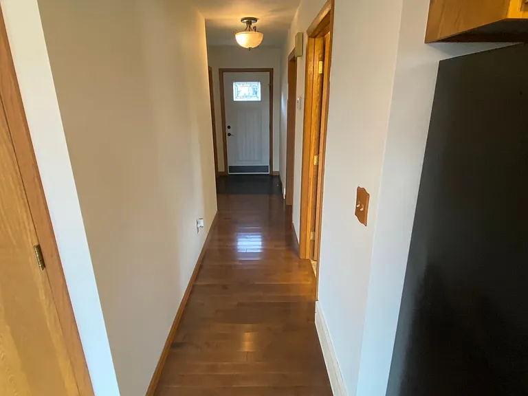 914 Chicago Ave — Photo 6