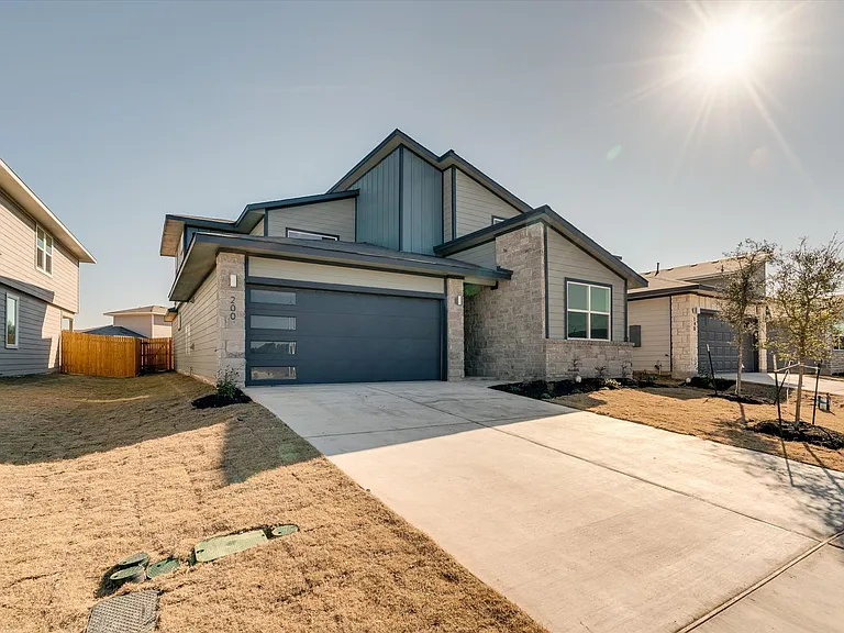 200 Cupreata Ln — Photo 2
