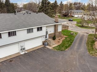 1413 Oak Leaf Ln, Burnsville, MN 55337