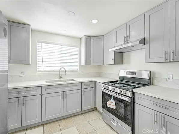 400 W 109th St #2, Los Angeles, CA 90061