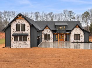 155 Carriage Gate Dr, Wellford, SC 29385