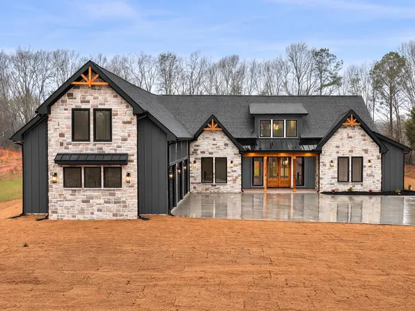 155 Carriage Gate Dr, Wellford, SC 29385