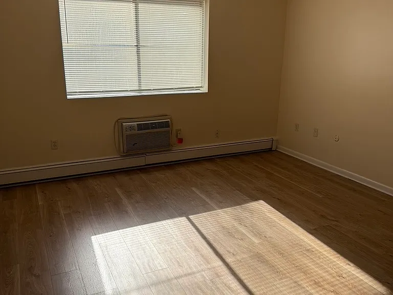 229 Independence Ave #2 — Photo 8