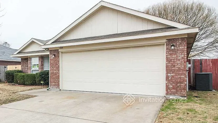 1009 Hannah St Burleson, TX 76028 — Photo 2