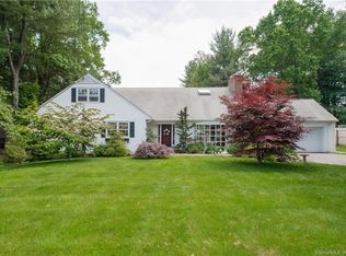 25 Long View Rd, West Hartford, CT 06107