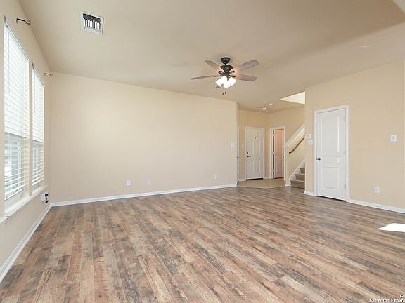 4th image of 3538 York Crest