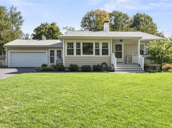 804 Love Ln, Warwick, RI 02818