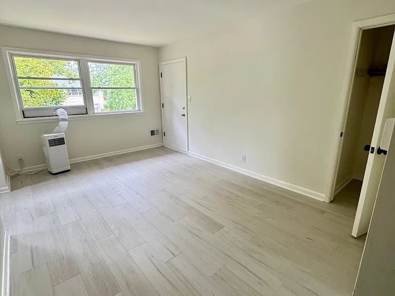 7233 W Lakefield Dr #4 — Photo 2