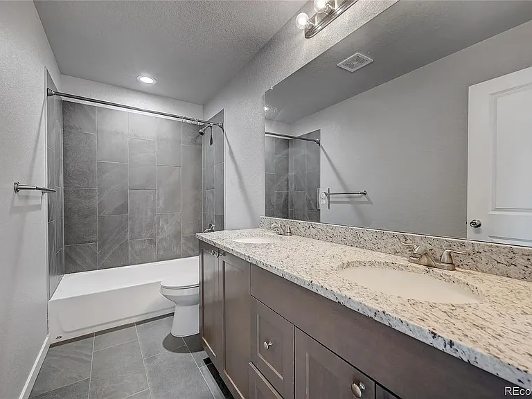 589 S 3rd Ave — Photo 14
