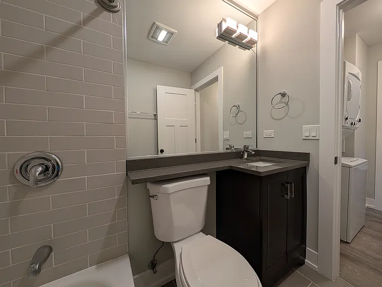 538 W Surf St — Photo 13