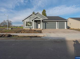 677 Parker Loop, Silverton, OR 97381