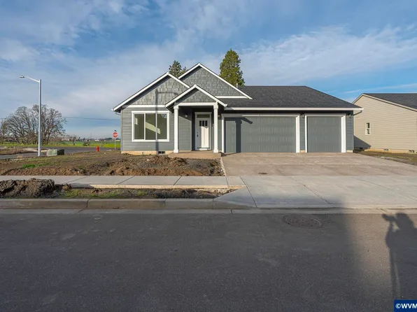677 Parker Loop, Silverton, OR 97381