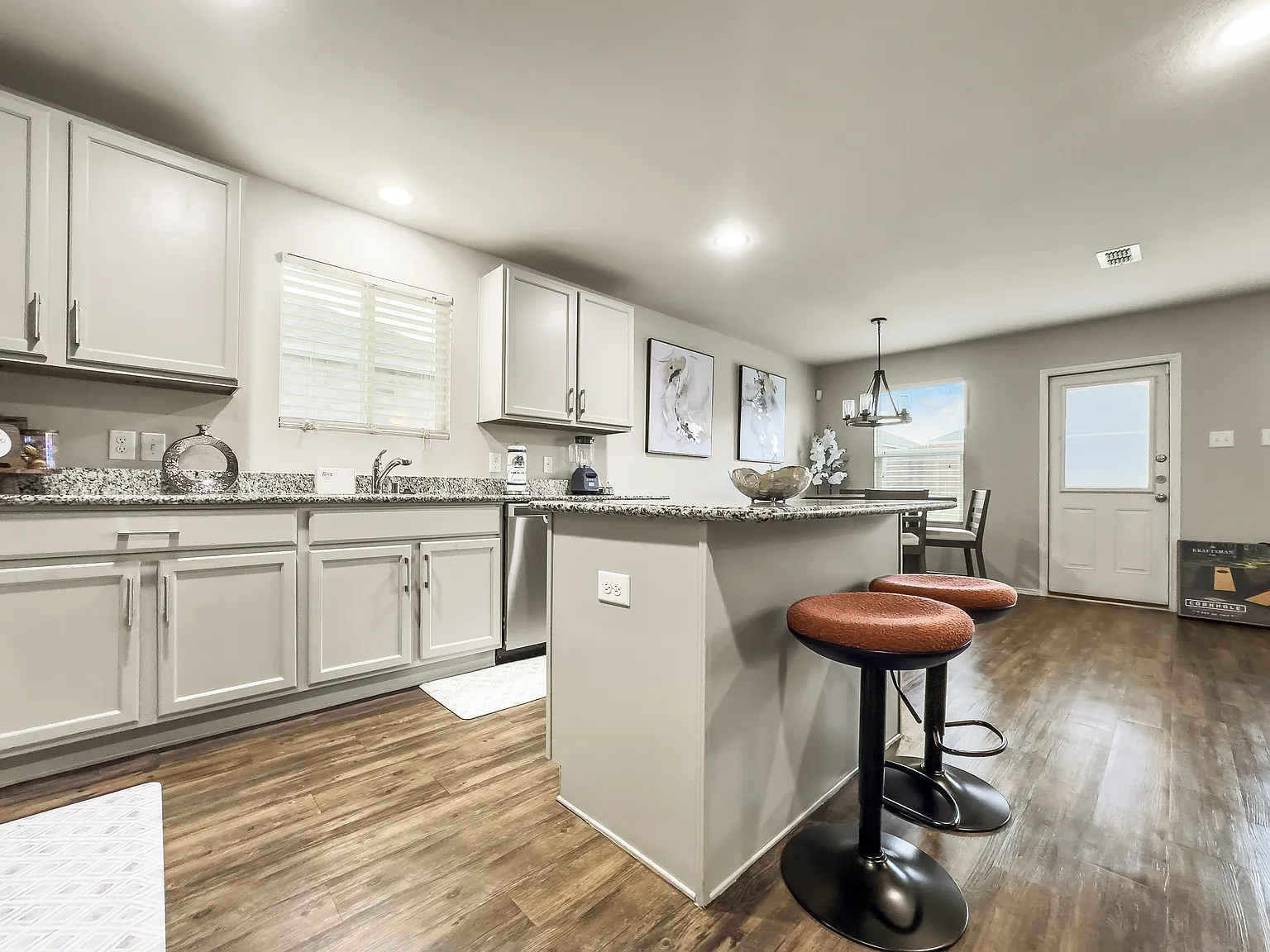 3 bed, 1647 sqft, $4,500 — Photo 4