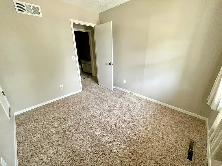 105 Colony Dr — Photo 5