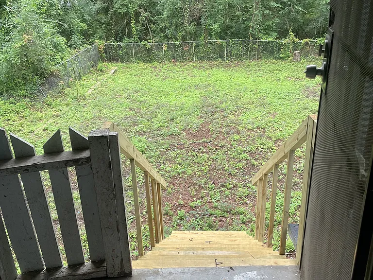 421 Fielding Ave — Photo 9