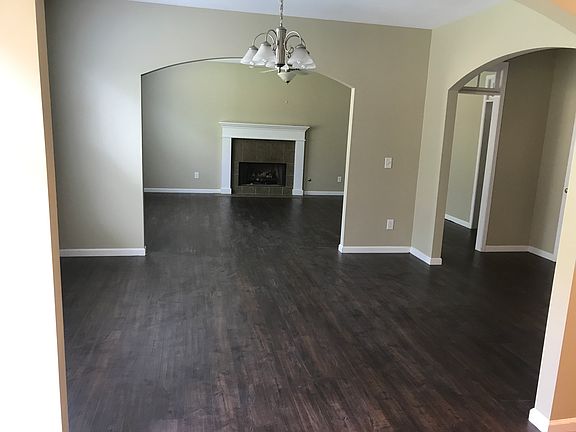 3rd image of 180 McGregor Ln