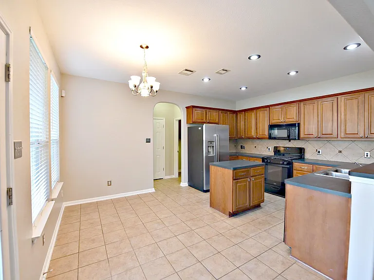 2806 Stirrup Cv — Photo 8