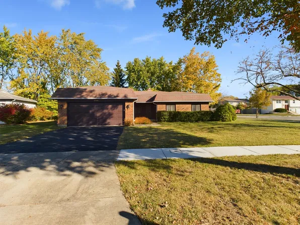 1700 Shorewood Dr W, Hoffman Estates, IL 60192