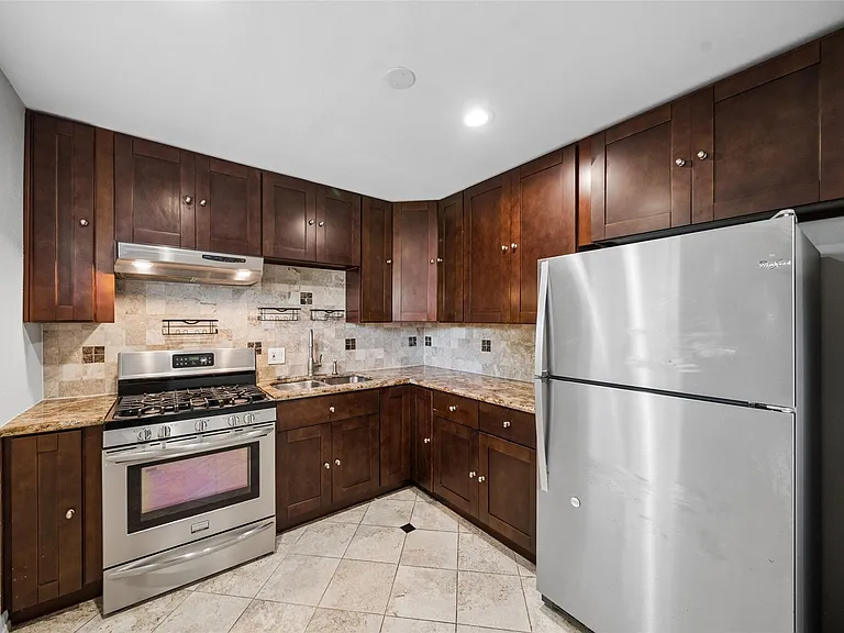 311 Hawthorne St #16 — Photo 8