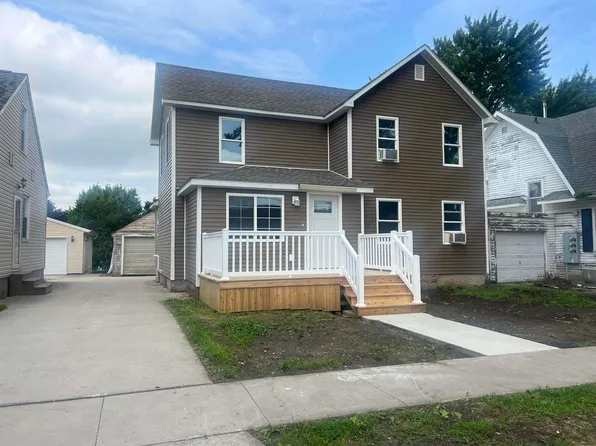 705 E Ave, Grundy Center, IA 50638