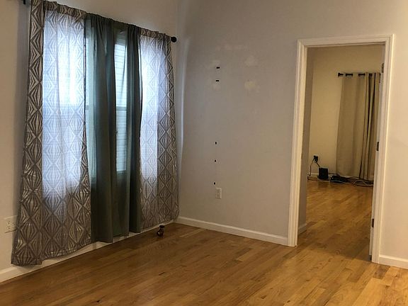 4th image of 4384 De Reimer Ave #1