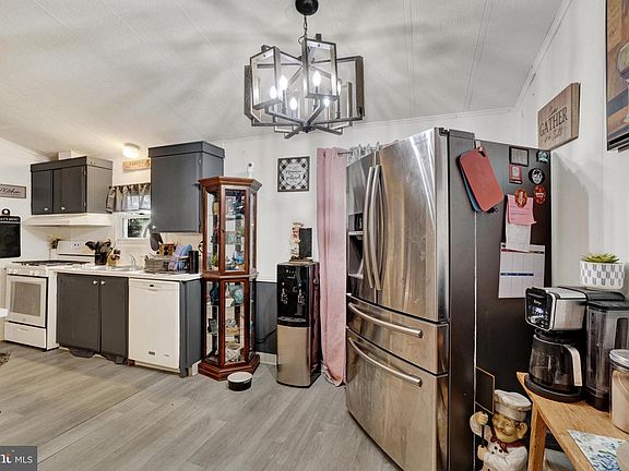 4th image of 4244 Leah Ave