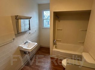 425 Agatha St FLOOR 2, Pitcairn, PA