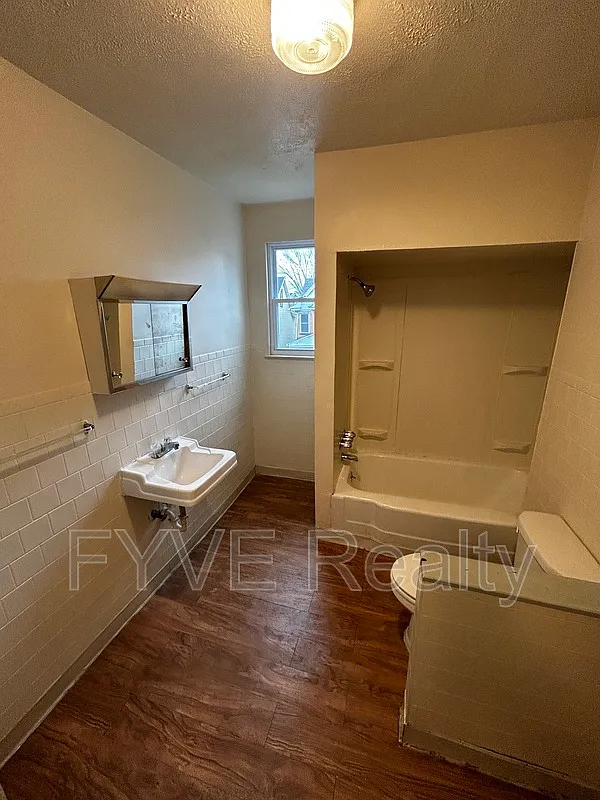 425 Agatha St Floor 2 photo 1