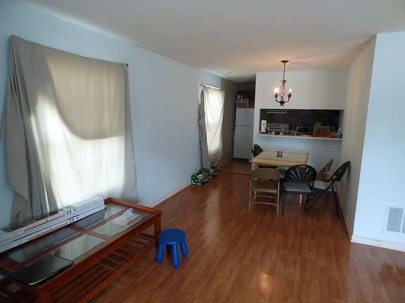 5th image of 412 James Ct Unit A