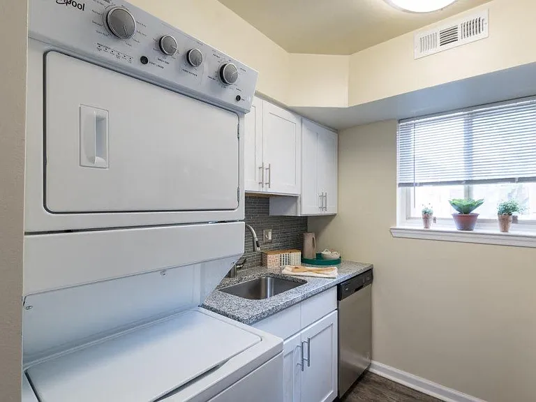 Glen Mar Apartment Homes — Photo 2