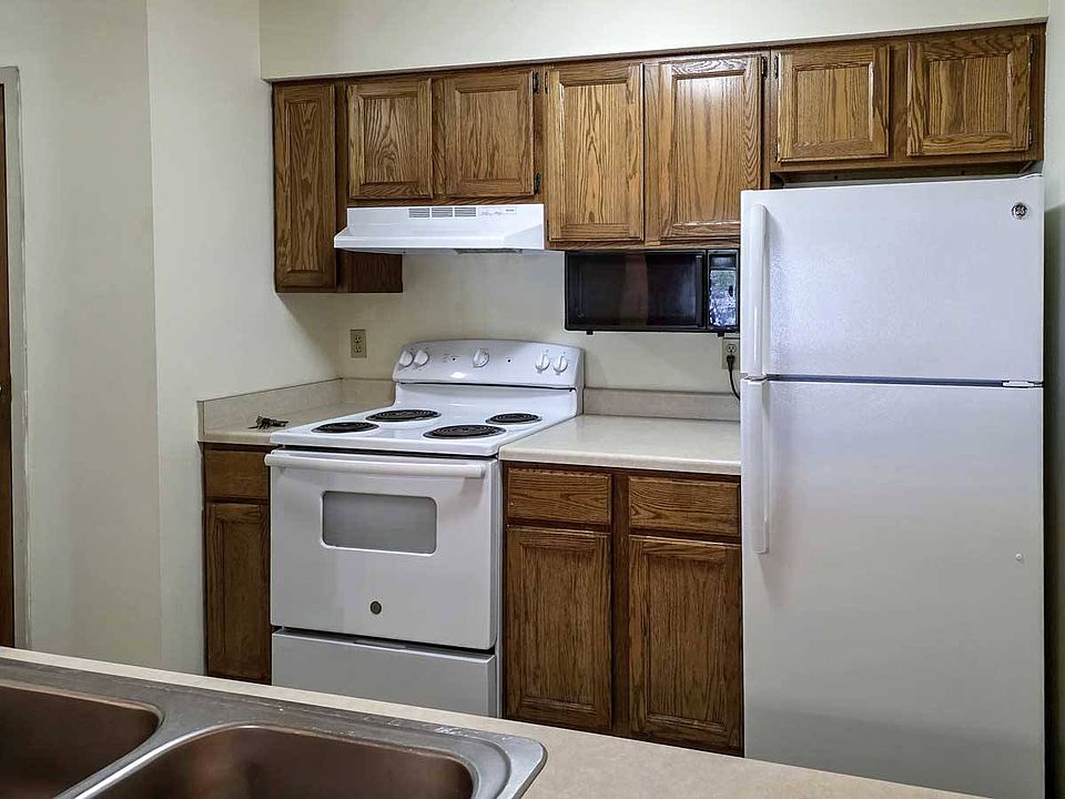 A fully equipped kitchen makes daily meals simple and convenient.