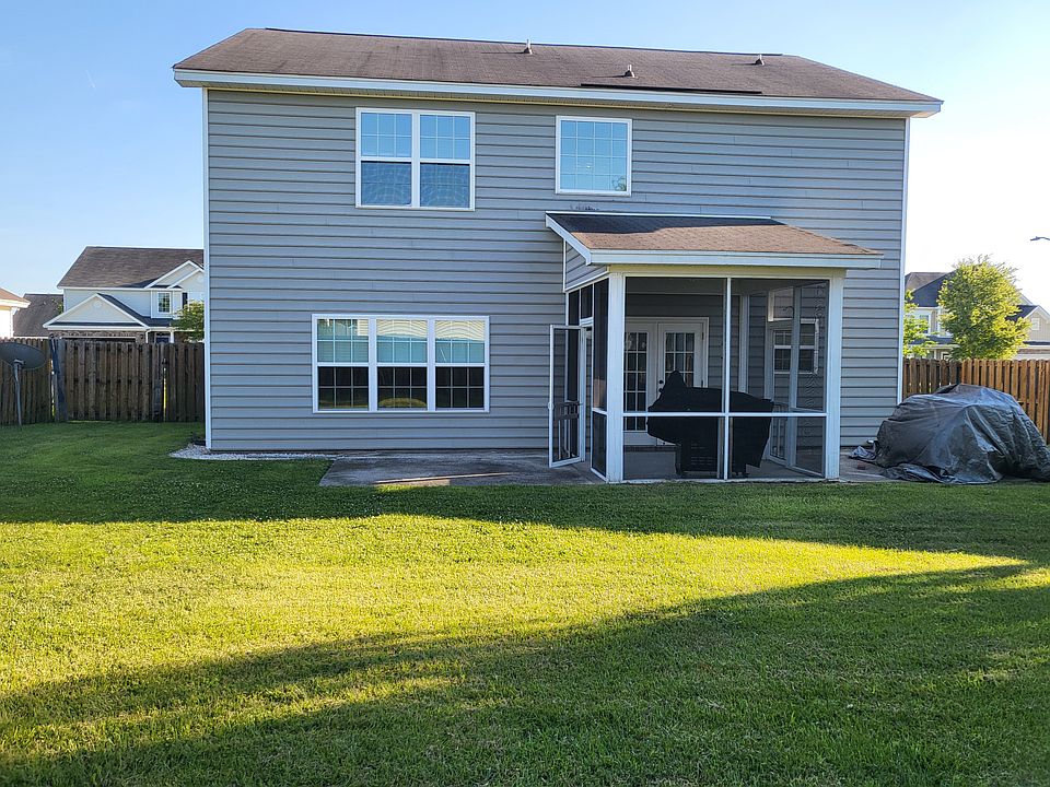 1st image of 210 Red Oak Dr