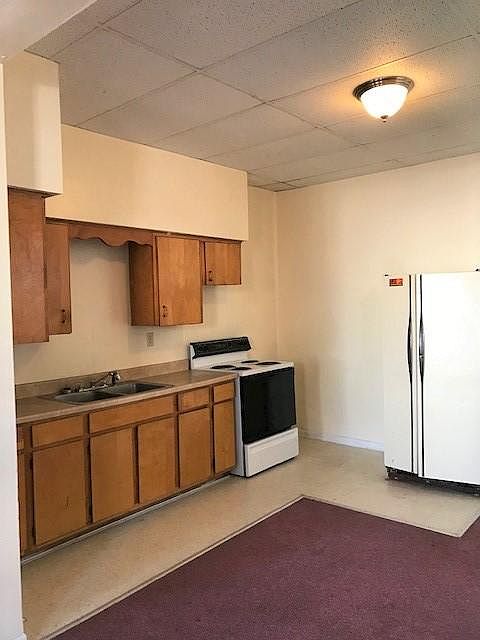 2nd image of 150 Main St