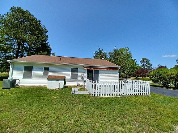 Back of house, sunsetter awningpatio