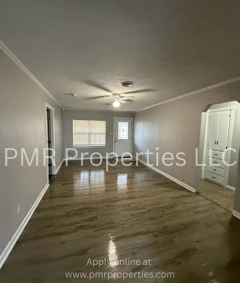 Building Photo - 1404 NW Andrews Ave