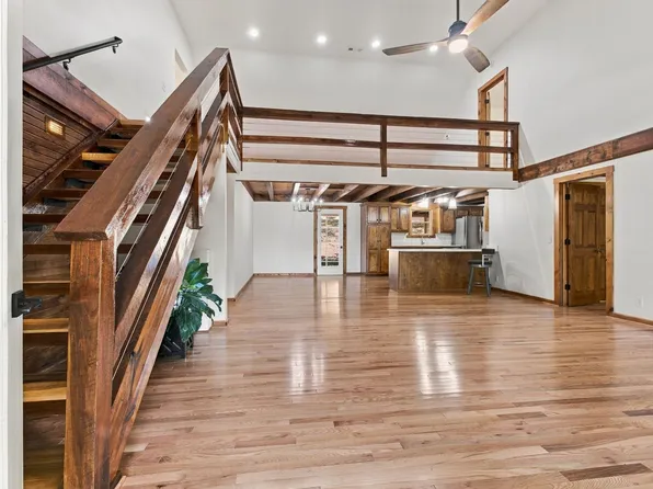 275 Harris Hollow Rd, Pleasant Shade, TN 37145