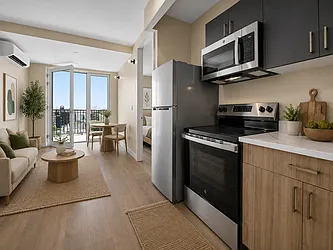 1405 Vyse Avenue, #9C