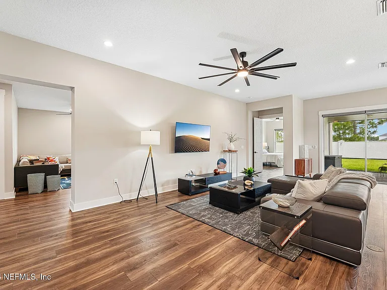 10223 Silverbrook Trl — Photo 8