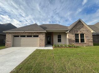 206 Woodhaven Rd, Youngsville, LA 70592