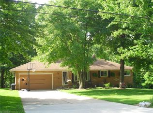 8296 Whitewood Rd, Brecksville, OH 44141