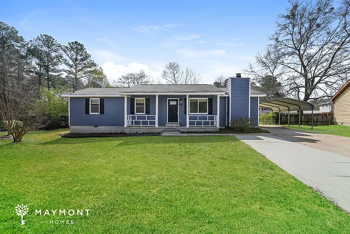 595 Lakeridge Cir SE — Photo 1