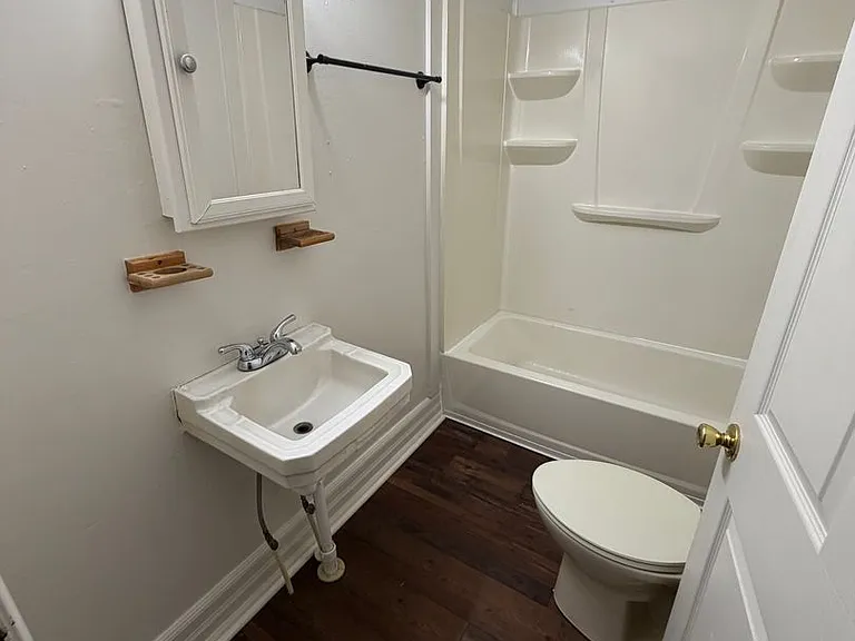 1810 Laurel St — Photo 8