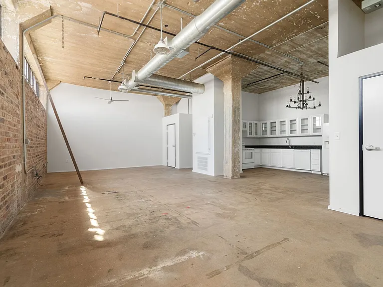 Supreme Golf Building — Photo 10